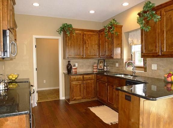5th image of 1621 NW Primrose St Unit 18