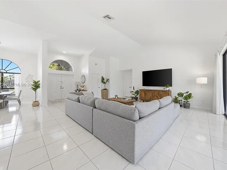 11008 Boca Woods Ln — Photo 6