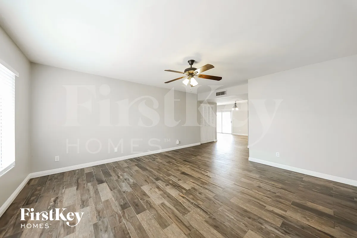 Building Photo - 1302 W Kristal Way