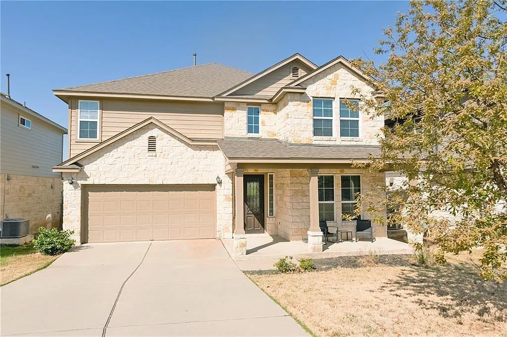 5 bed, 2.5 bath, 2762 sqft, $2,700 — Photo 1