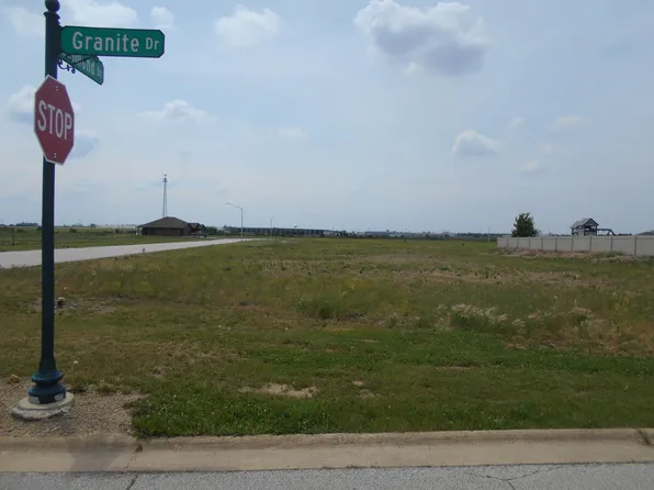 1094 Granite Dr, Manteno, IL 60950
