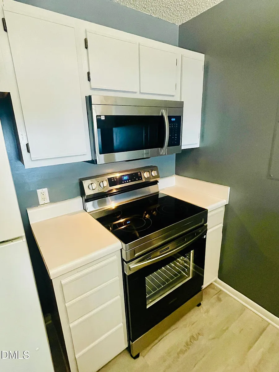 Building Photo - 1230 University Ct #204