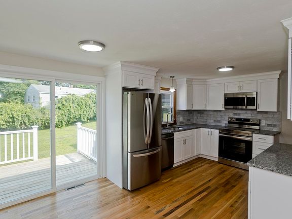 3rd image of 11 Mountainview St