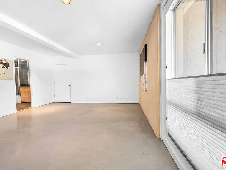 1127 Angelo Dr — Photo 23