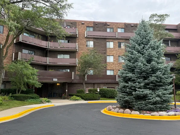 840 Wellington Ave Unit 103, Elk Grove Village, IL 60007