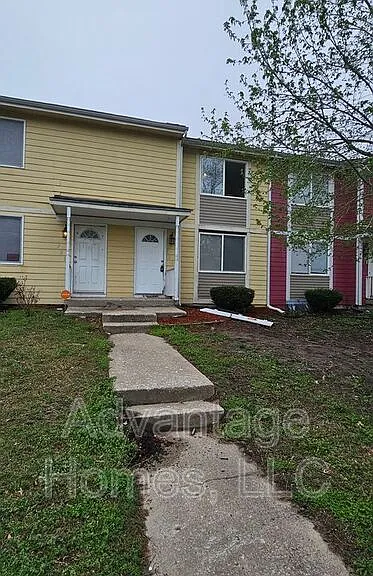 721 N 70th Ter — Photo 1