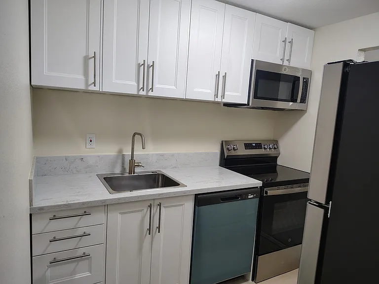 128 SE 162nd Ave #16 — Photo 2