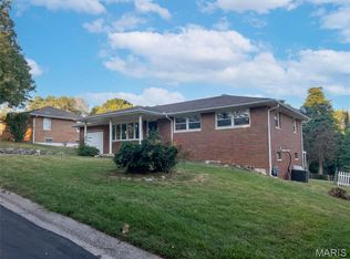 4917 Hill Dr, Godfrey, IL 62035