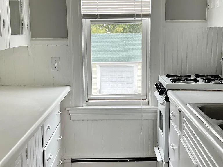 372 Elm St — Photo 4