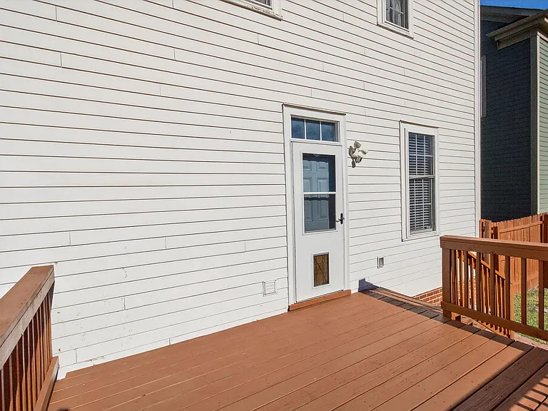 1321 Columbia St — Photo 25