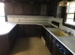 16 Saint Lawrence St, Manchester, CT 06040