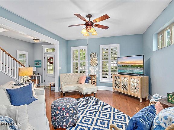 4th image of 21 E CASANOVA Road