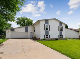 718 E Terrace Dr, Center Point, IA 52213