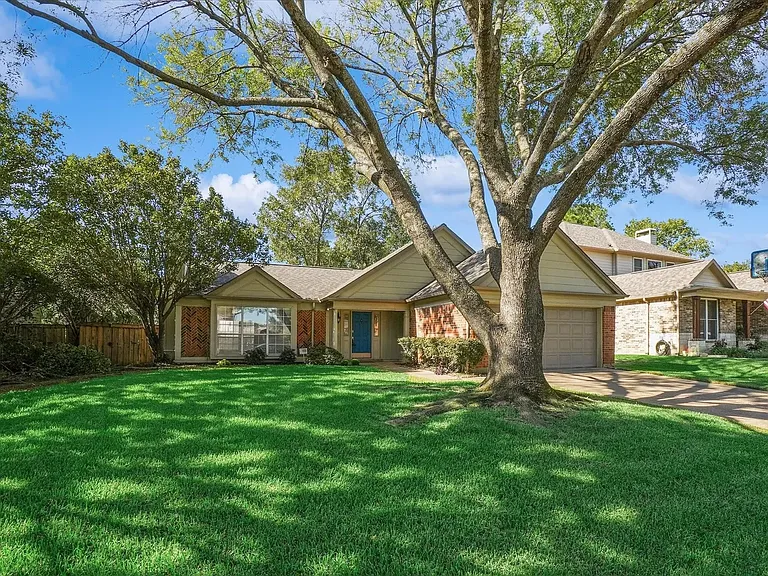 521 Chasewood Dr — Photo 16
