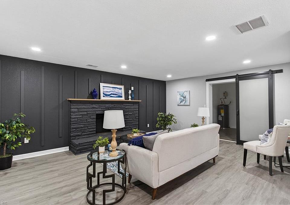 1st image of 1057 Dune St