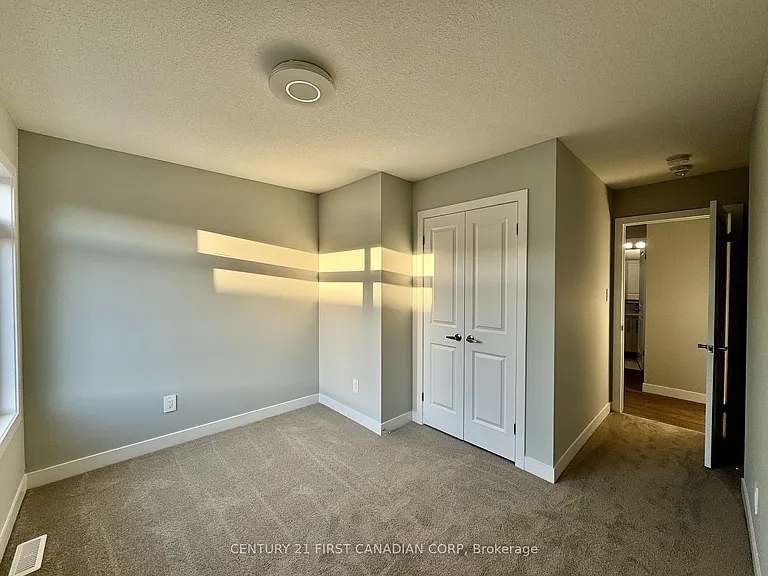 349 Southdale Rd E #26 — Photo 20