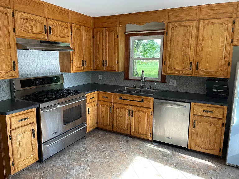 1592 N Creek Rd — Photo 15