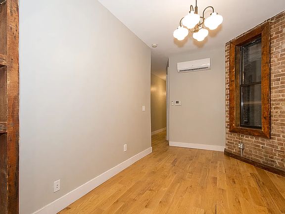 5th image of 162 Pulaski St APT 3L