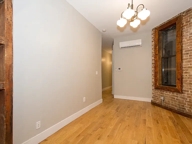 162 Pulaski St #3L — Photo 5