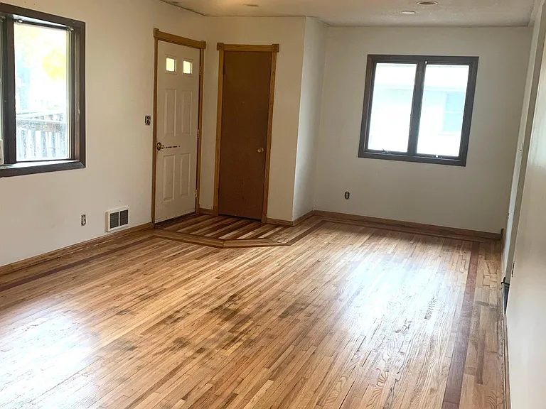 1834 3rd Ave — Photo 3
