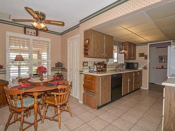 2nd image of 10613 W Garnette Dr
