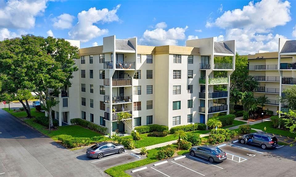 1st image of 6190 Woodlands Boulevard #107