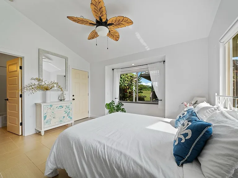 51 W Waipio Rd — Photo 27