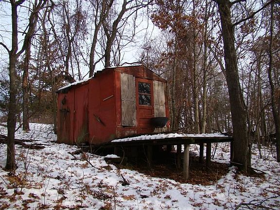Cabin with deck overlooking valley