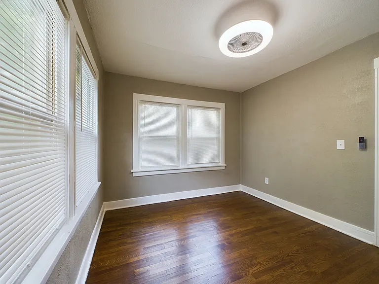 4205 Kenwood Ave — Photo 14