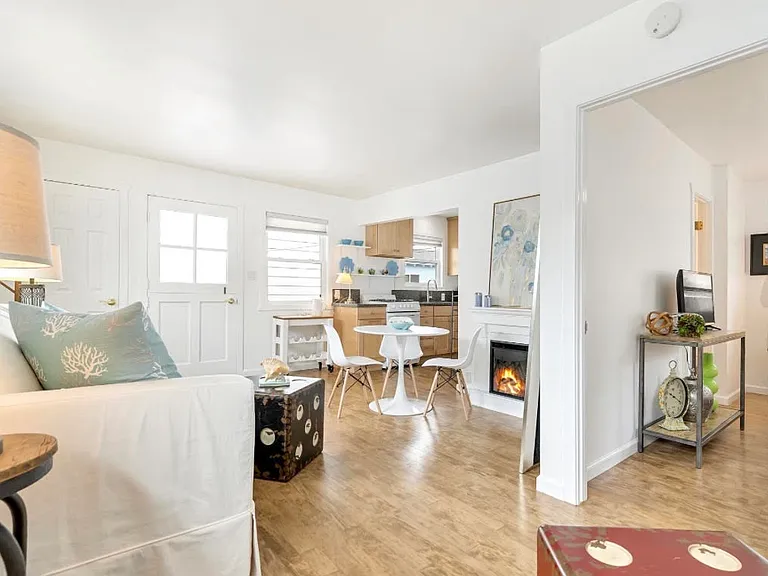 117 Amethyst Ave #B — Photo 2