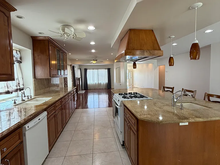348 N Osborn Ave — Photo 9
