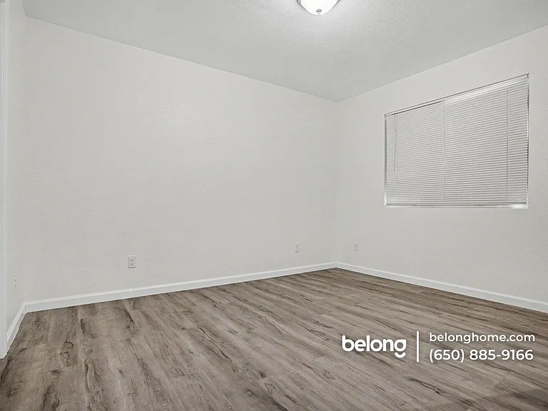 26792 Clarkford St — Photo 6