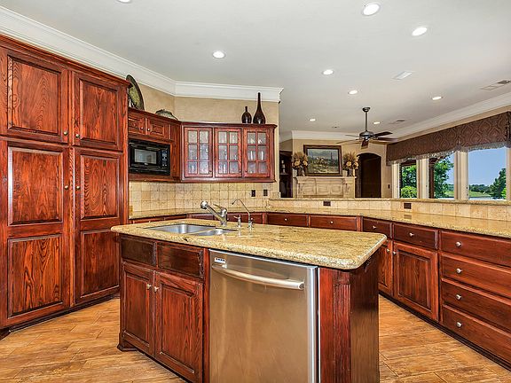 3rd image of 1308 Montserrat Cir