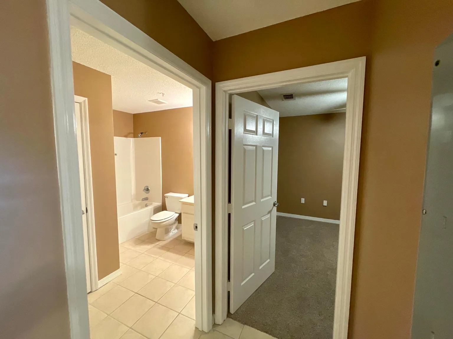 2 bed, 1400 sqft, $1,900 — Photo 1