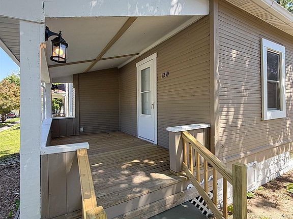 3rd image of 1219 W Taylor St
