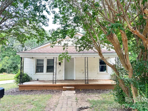 216 W Shannonhouse St, Shelby, NC 28152