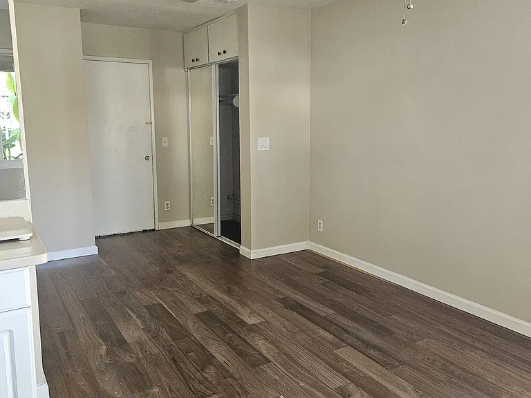 300 Cambridge Dr #NA — Photo 7