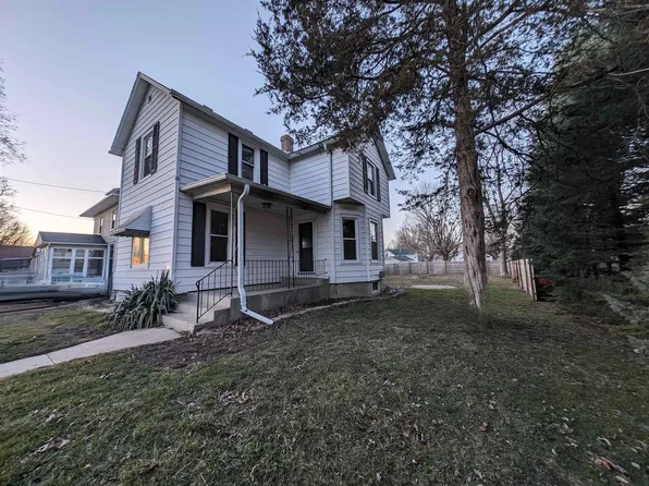 210 W Zimmerman St, Dakota, IL 61018