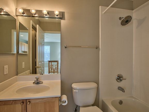 5th image of 2106-1 Merrifield Ln