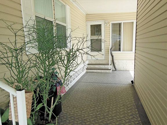 2nd image of 4747 Crestwicke Dr