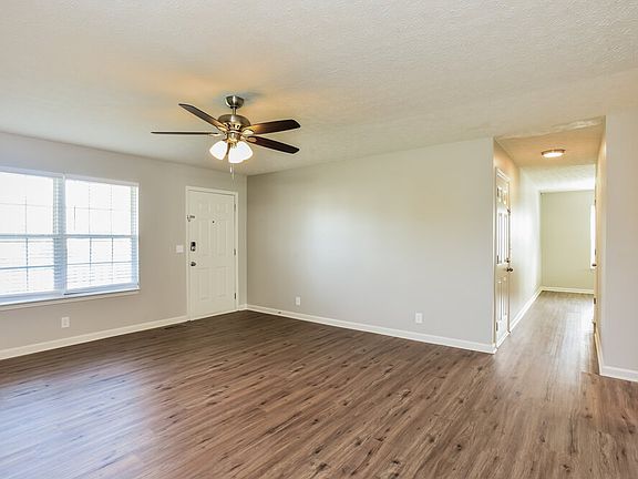 5th image of 2927 Holsted Dr