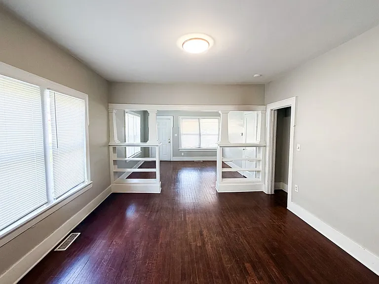 1337 N Waco Ave — Photo 4