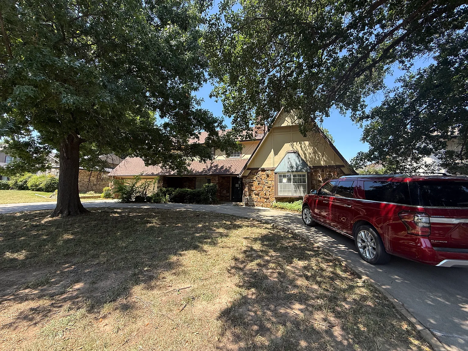5 bed, 3400 sqft, $2,950 — Photo 1