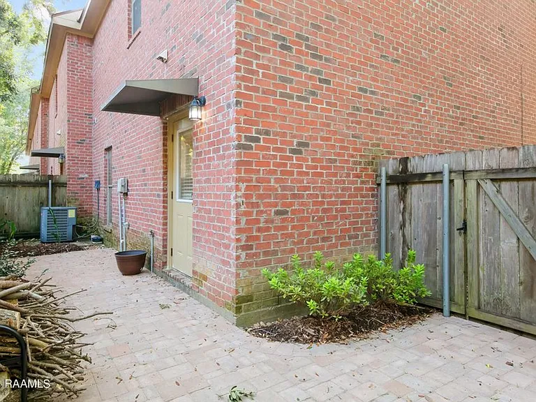 124 Deraney Ln — Photo 11