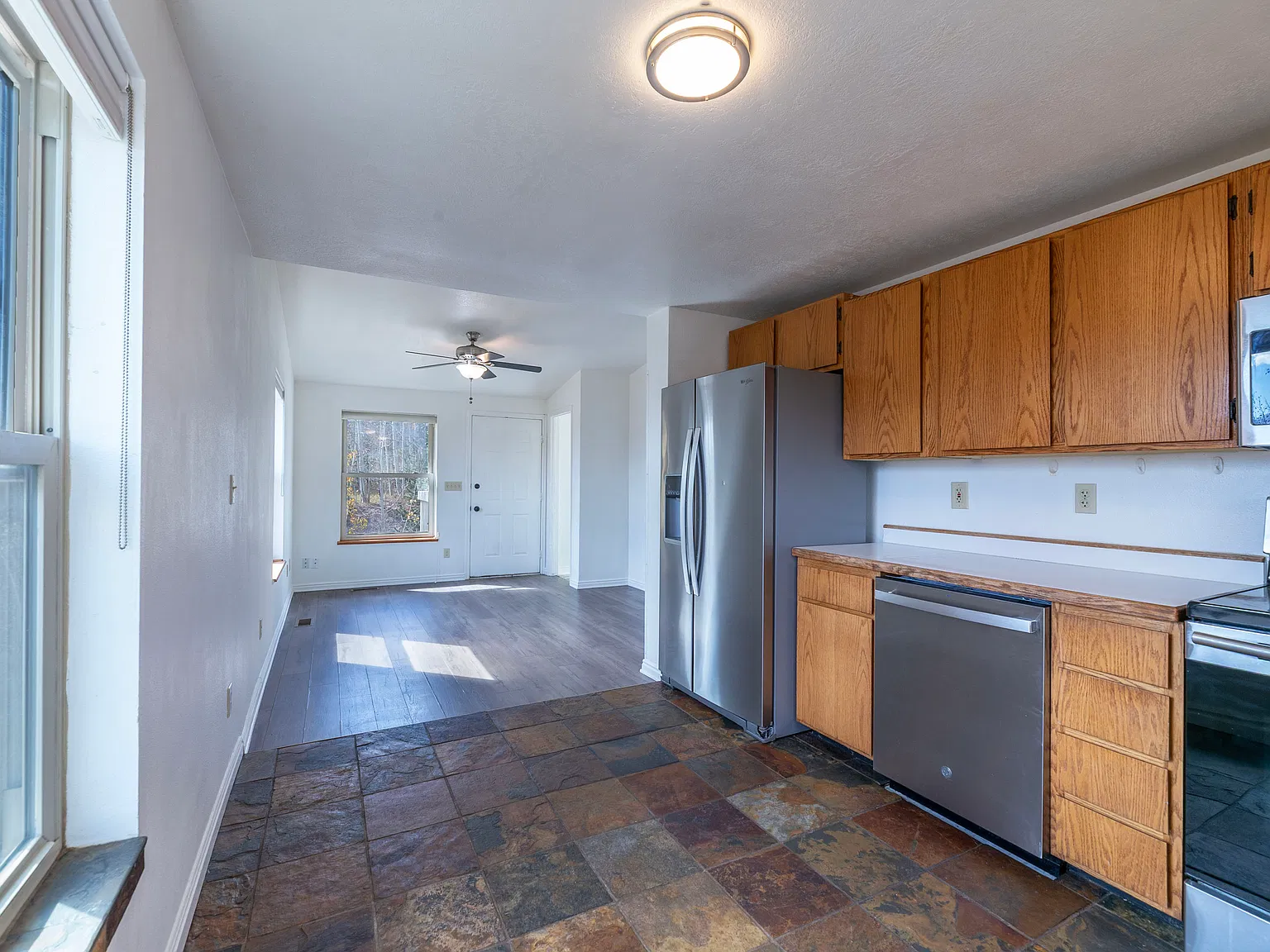 3 bed, 1200 sqft, $3,400 — Photo 2