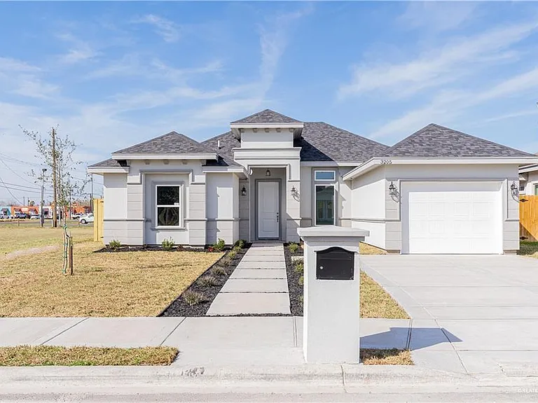 3205 Erica Ln — Photo 1
