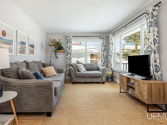 3rd image of 609 Wilson Ave