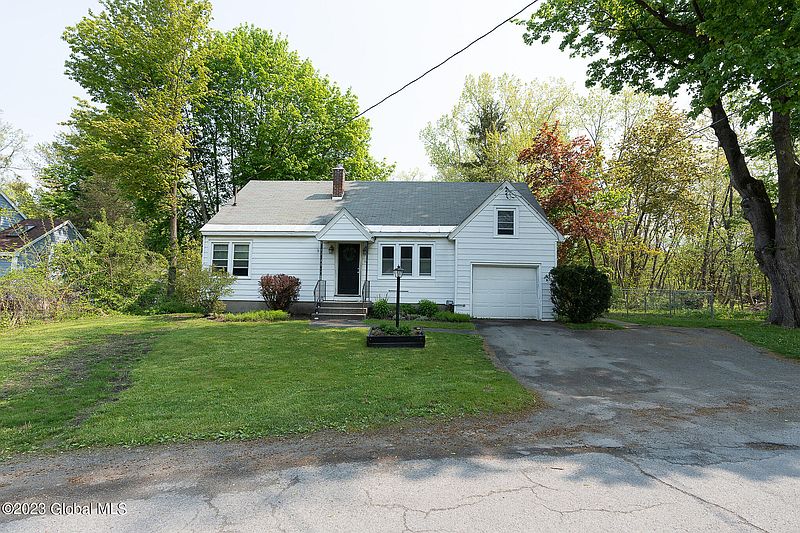 4th image of 11 Marion Avenue