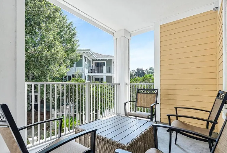 Balcony Seating for Entertaining