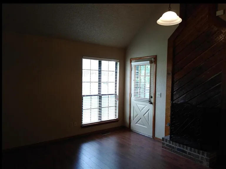 14101 Fairhill Ave — Photo 5